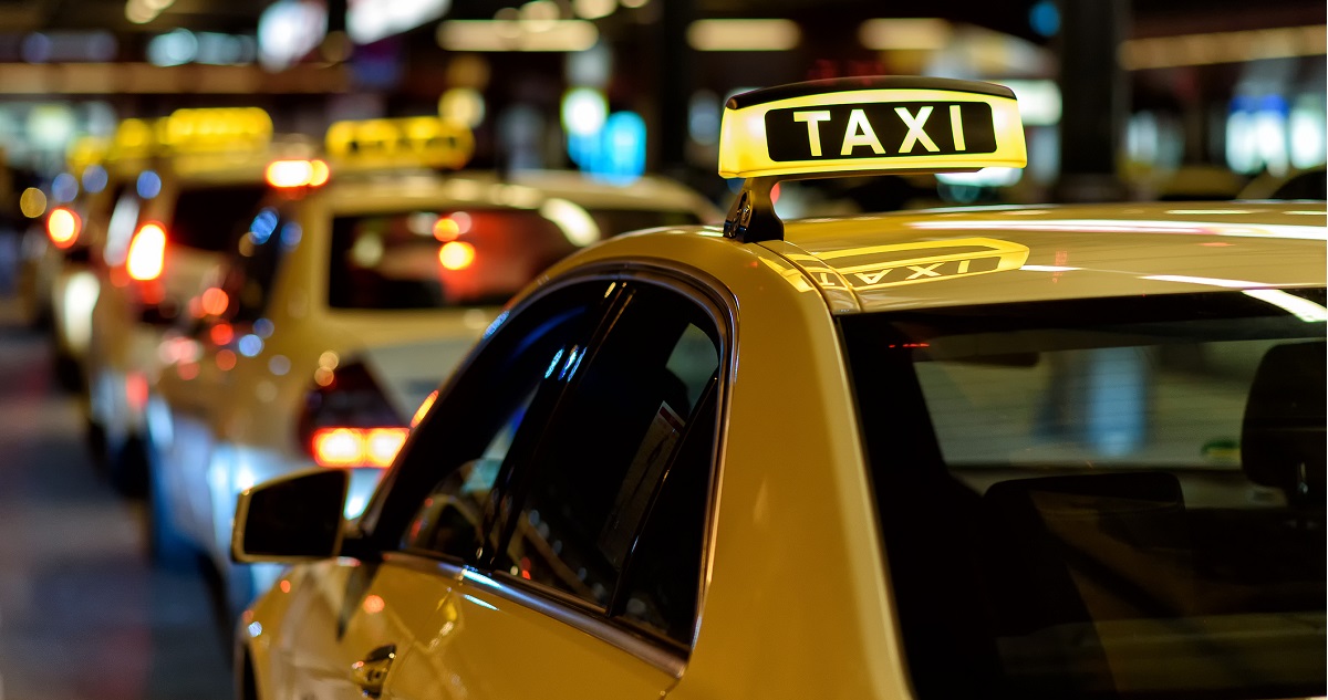 Taxik sorakoznak a reptéren