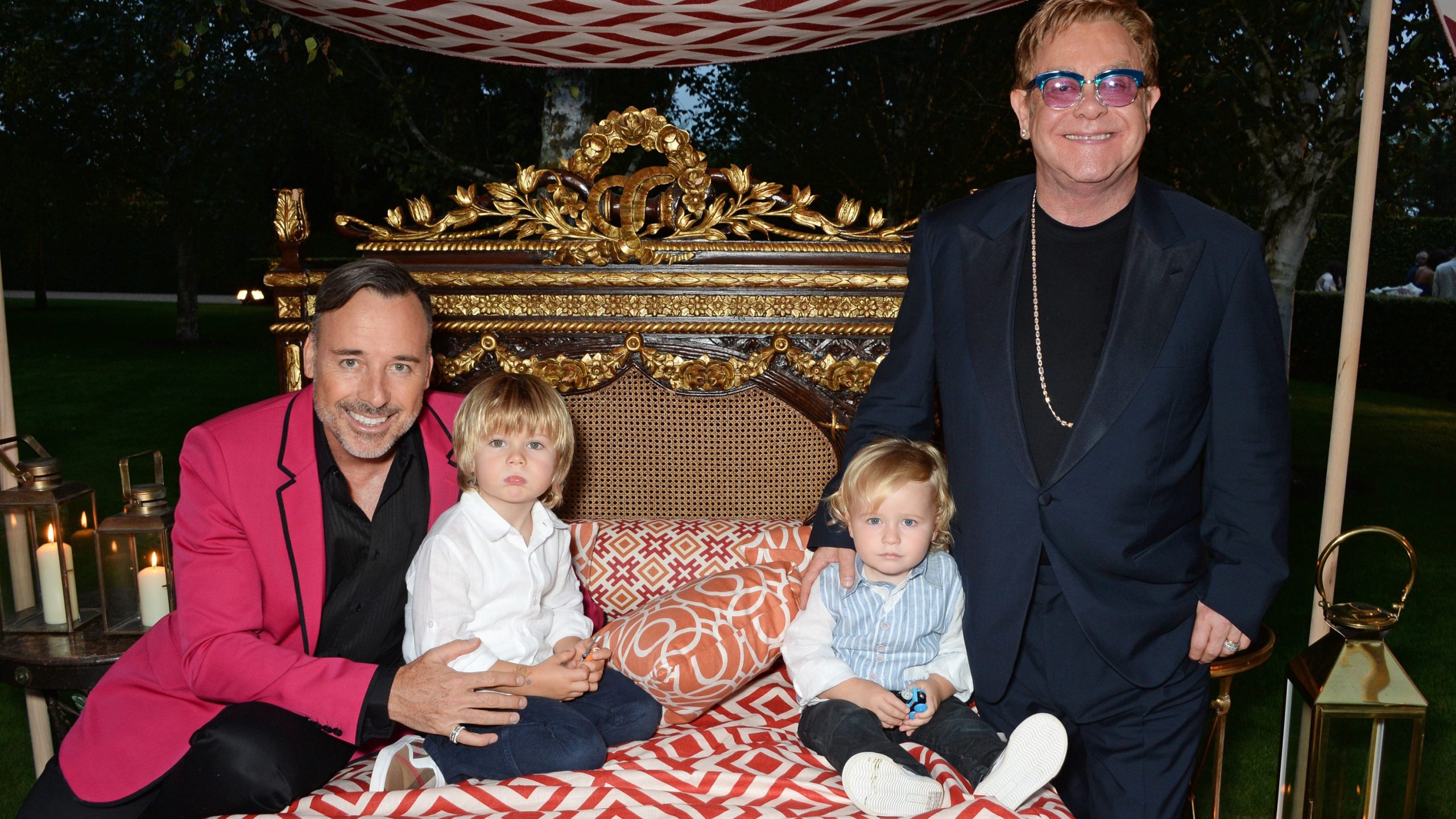Elton John és családja
