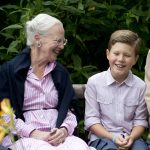 Keresztély dán királyi herceg a nagymamájával