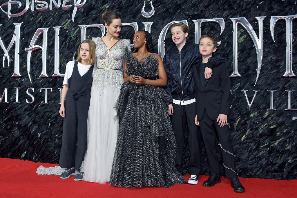 Angelina Jolie a gyerekeivel