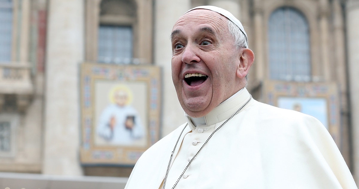 Ferenc pápa örül