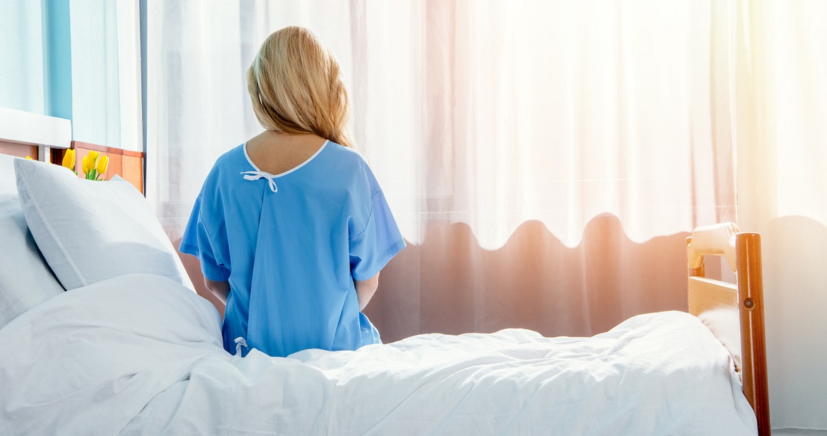 Abortuszra váró nő a kórházban