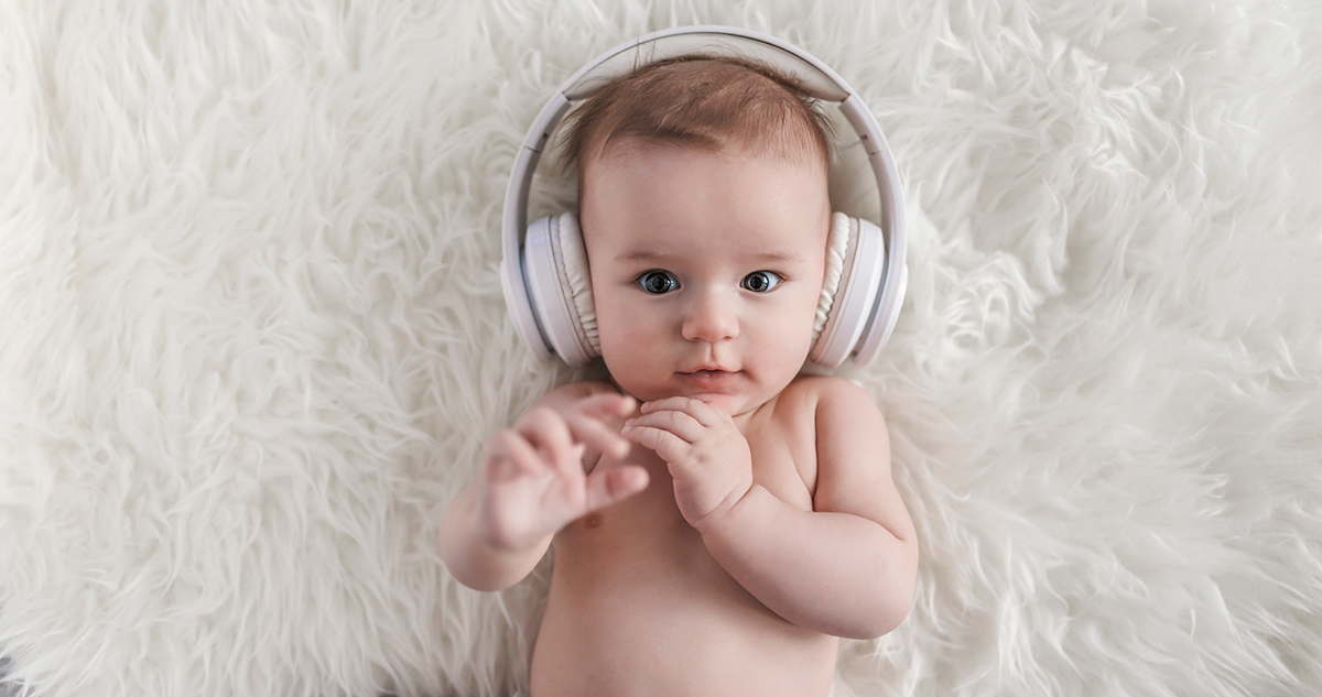 baba zenét hallgat