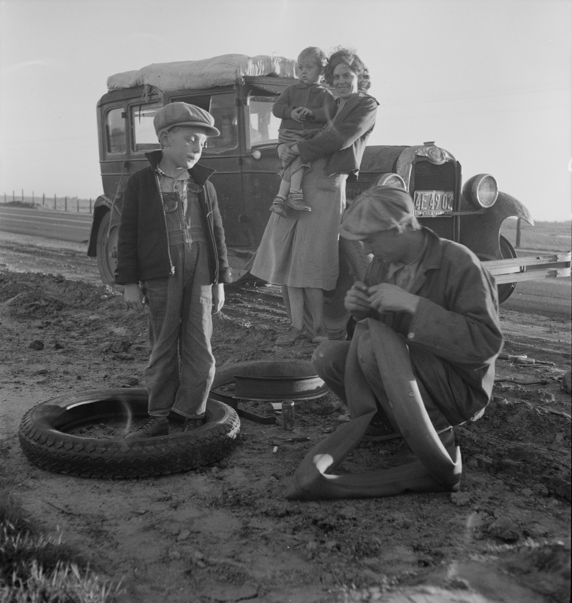 Vándorló mezógazdasági munkás és családja a 99-es út mentén 1937-ben (fotó: Dorothea Lange)
