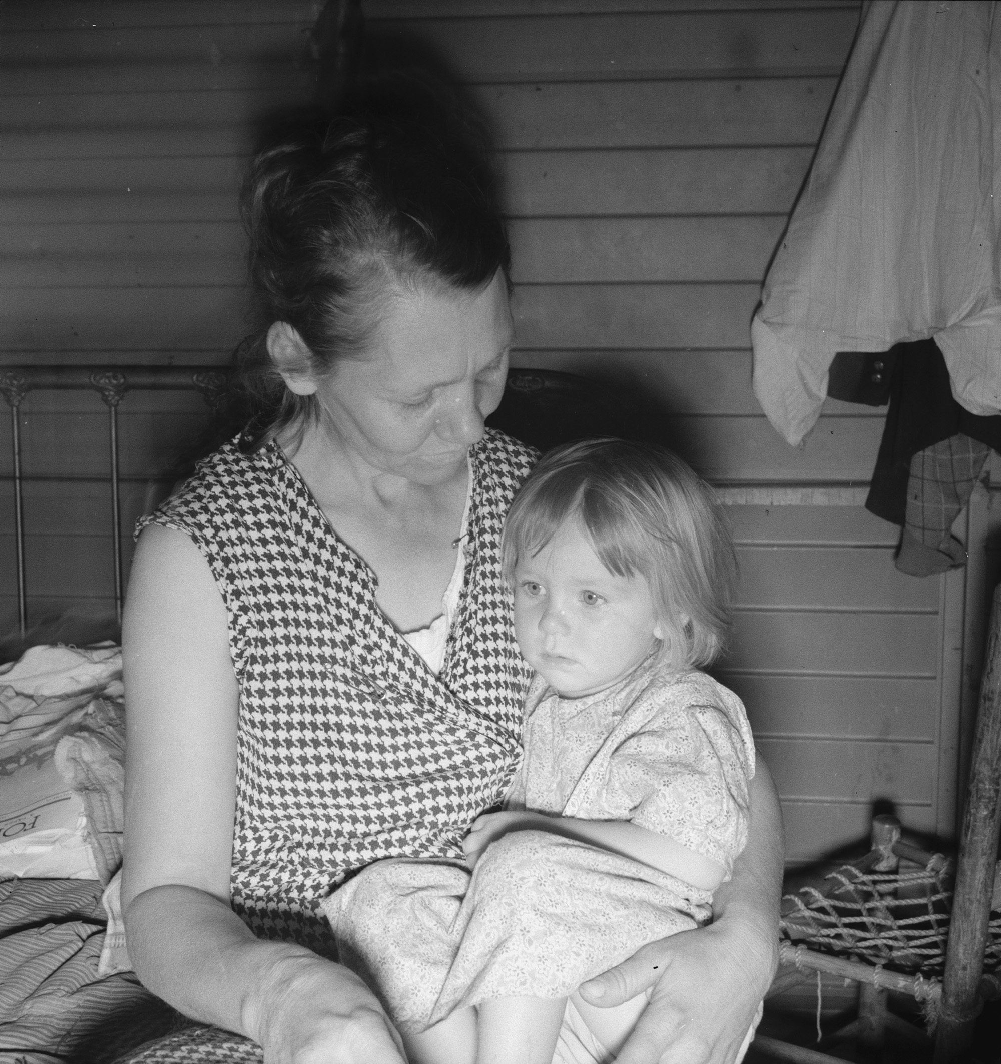Oklahomai anya és kislánya (fotó: Dorothea Lange)