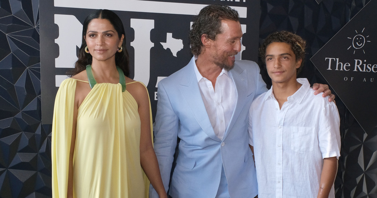 Matthew McConaughey , feleségével, Camillával és fiával, Levivel