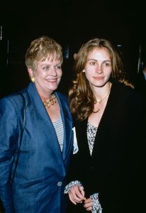 Julia Roberts anyjával