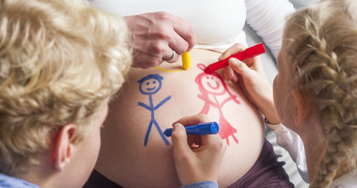 terhespocakra rajzoló gyerekek