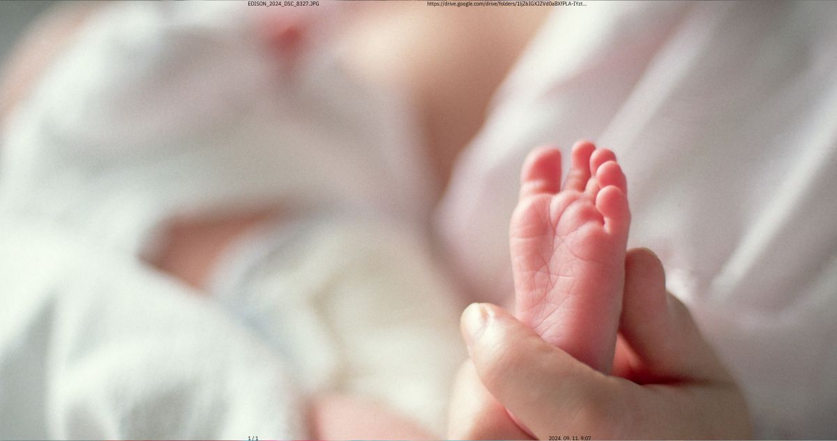 újszülött baba lába