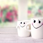 anyák napi ajándék készítése: festett bögre