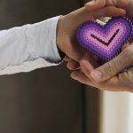 anyák napi ajándék készítése: vasalós gyöngyös hűtőmágnes