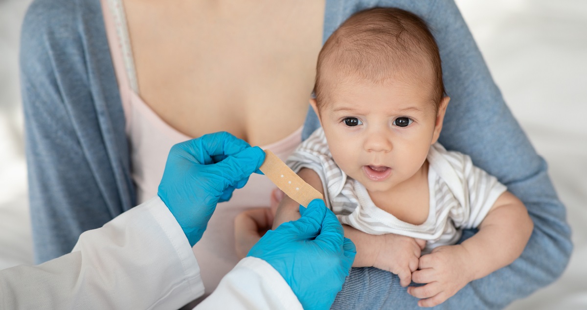 Kisbaba neisvac-c védőoltást kap