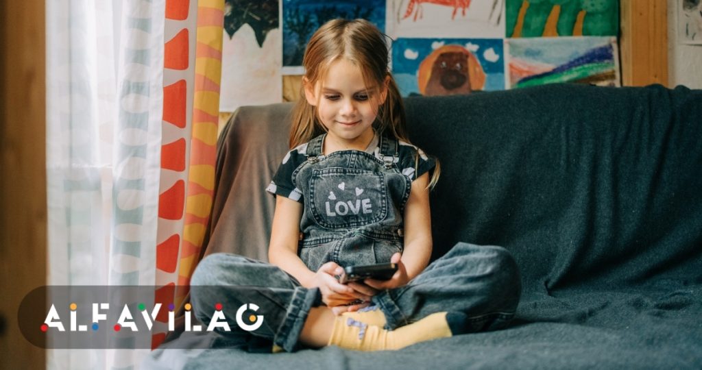 Nehéz elképzelni, hogy akad olyan szülő, akinek fontosabb a telefonja a gyerekénél, a túlzott használattal azonban akaratlanul is ezt az üzenetet közvetítjük feléjük.