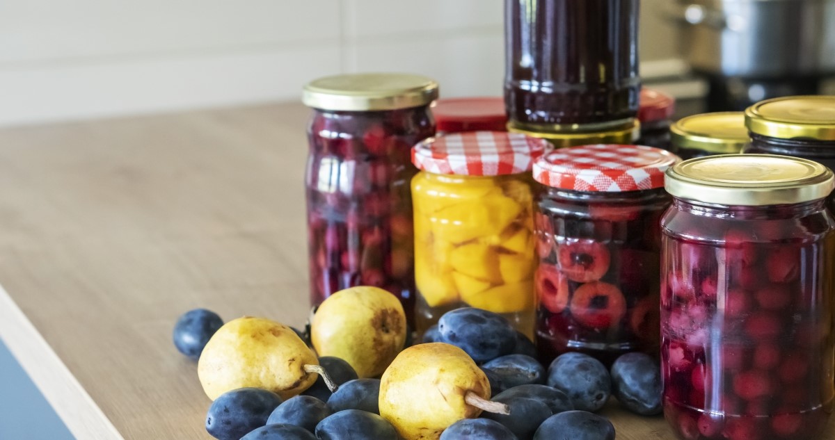 gyümölcs befőttek