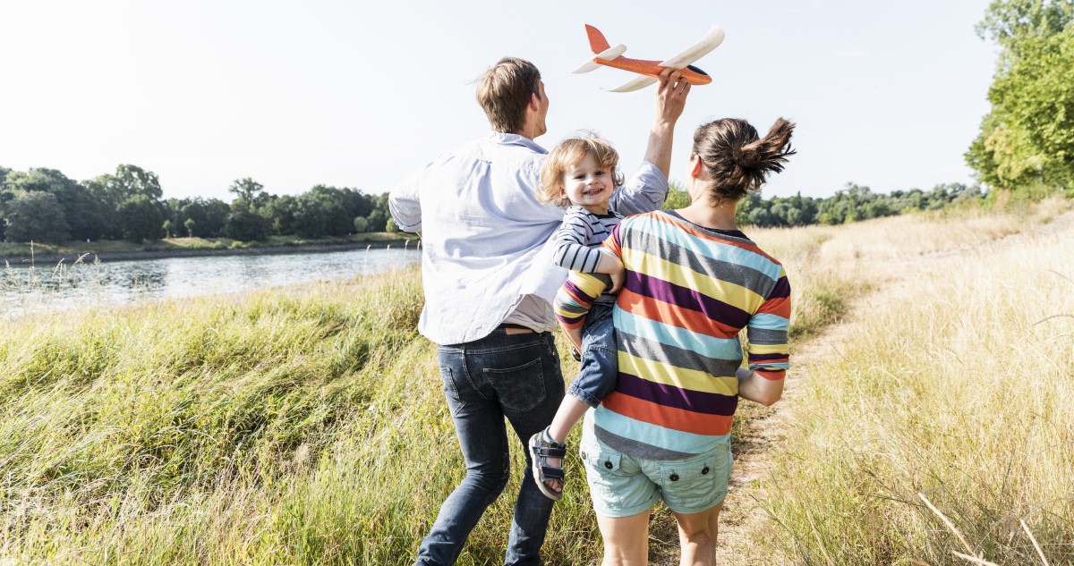 család nyáron szabadban