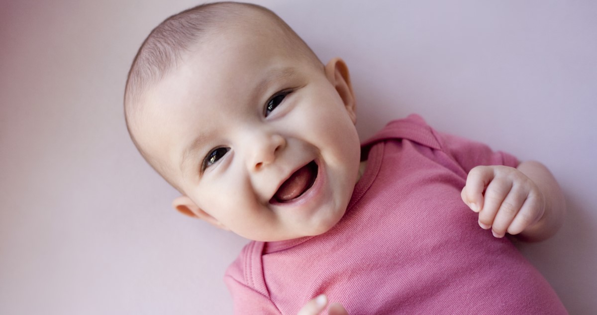 mosolygós kisbaba