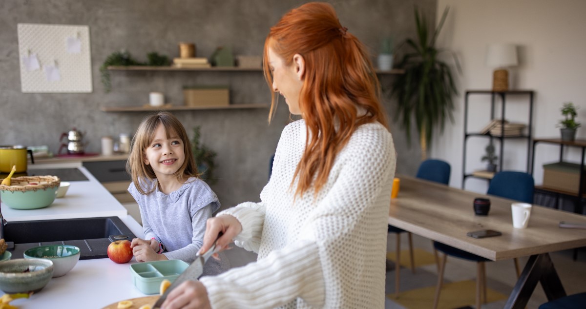 anya és lánya a konyhában