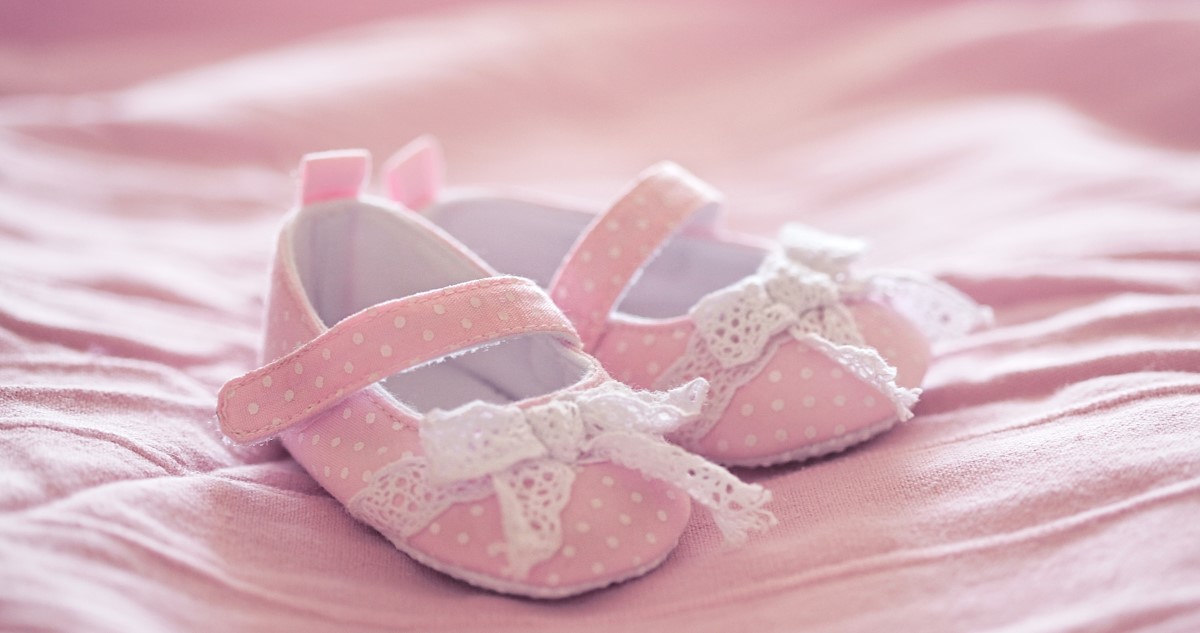 rózsaszín babacipő