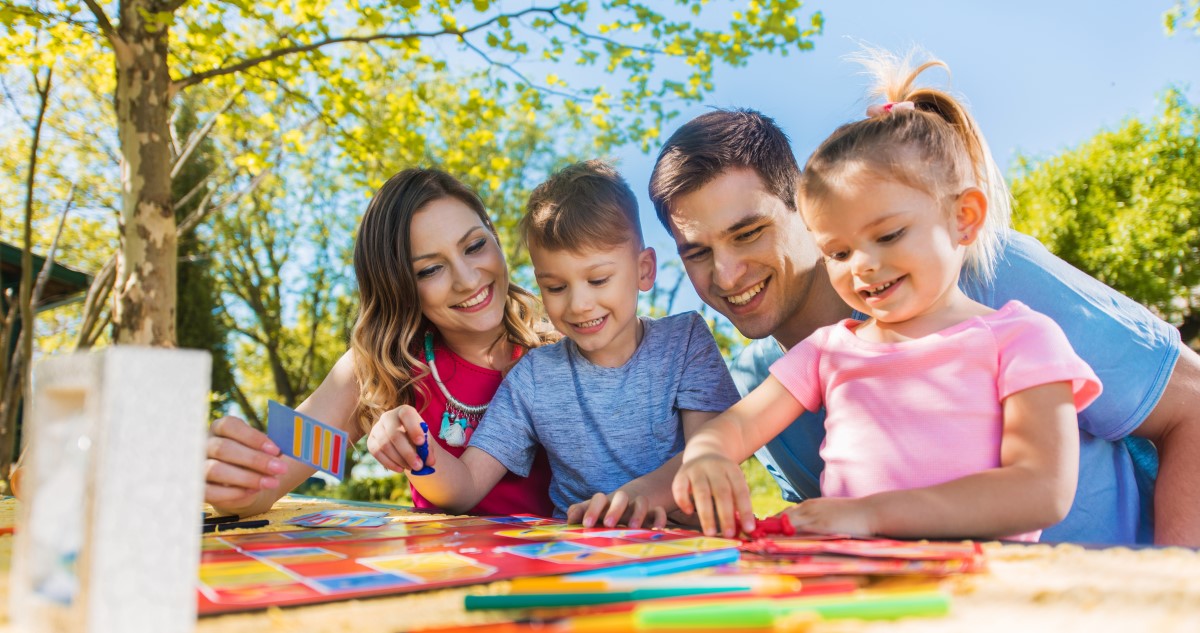 családi társasozás