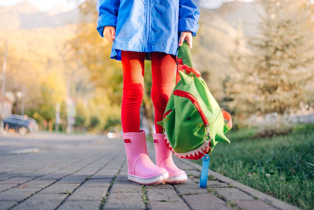 kislány gumicsizmában