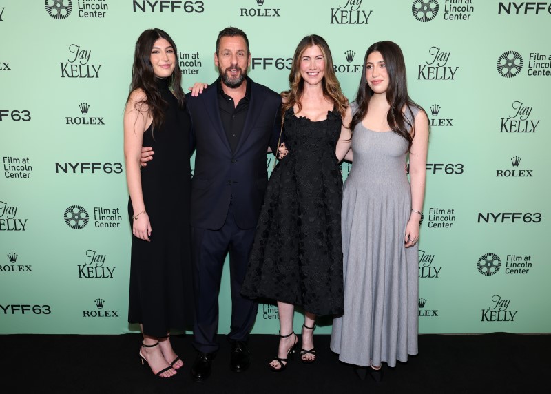 Sunny Sandler, Adam Sandler, Jackie Sandler és Sadie Sandler a bemutatón. (Fotó: Michael Loccisano/WireImage via Getty Images)