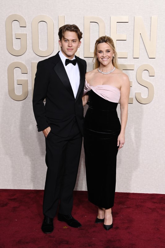 Deacon Phillippe és Reese Witherspoon a Golden Globe díjátadón 2024 januárjában (Fotó: Jon Kopaloff/WireImage via Getty Images)