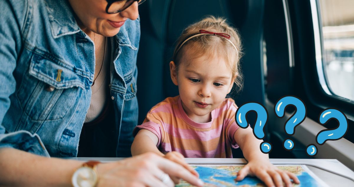 anya kislányával térképet néz