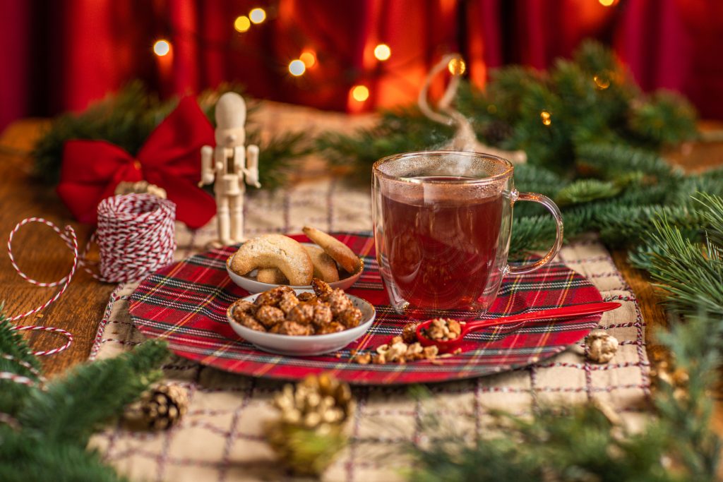 Az adventi és karácsonyi illatok segítenek tudatosan ráhangolódni az ünnepre a rohanó hétköznapok közepette. - Gyerekszoba karácsony, tea, sütemény, adventi illatok