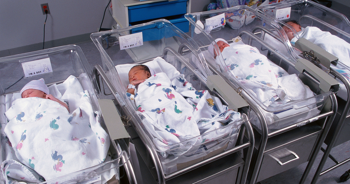 újszülöttek a kórházban