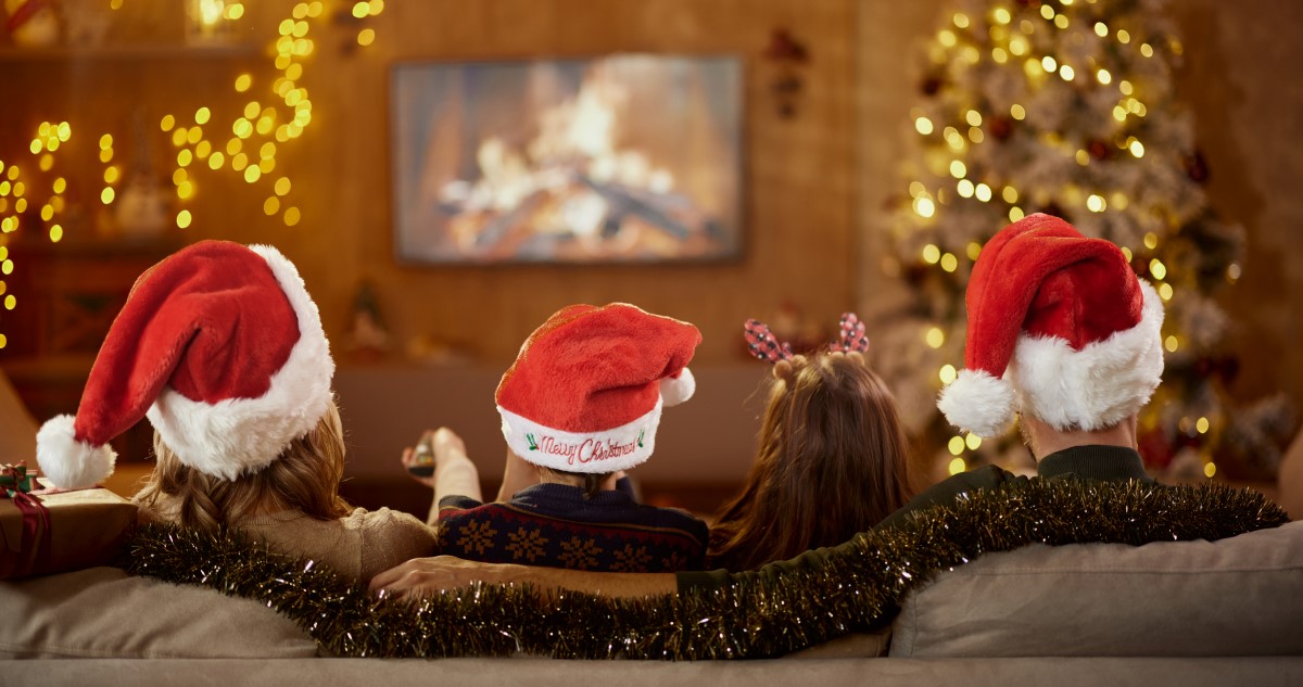 csalad filmek - Gyerekszoba család filmet néz