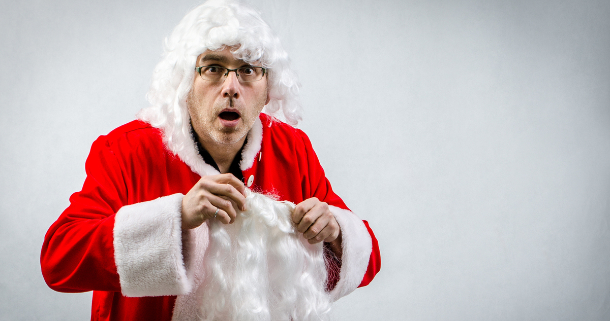 Santa Claus getting dressed - Gyerekszoba Fotó: Getty