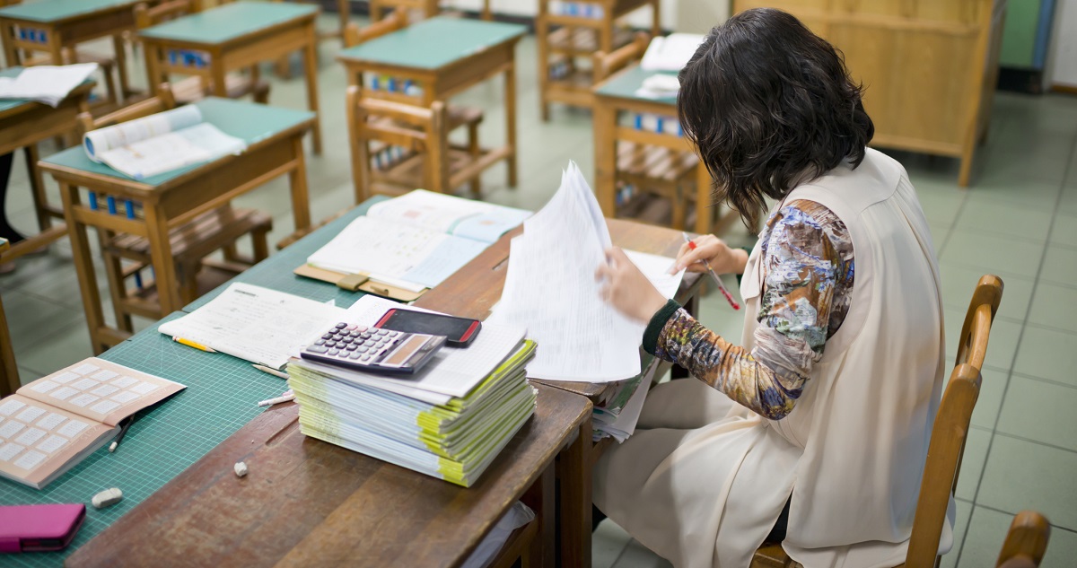 Itt van, mennyit keresnek most a pedagógusok - Fotó: Getty Images, Leren Lu