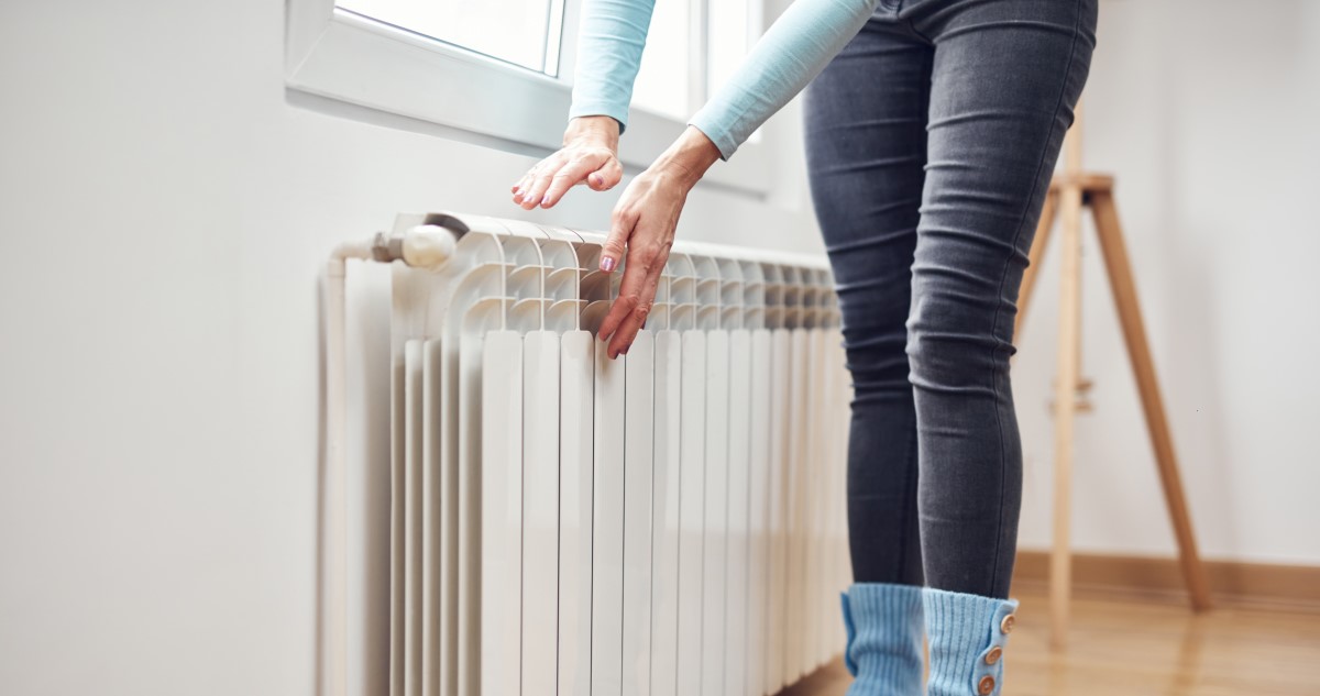 radiátor az ablak alatt