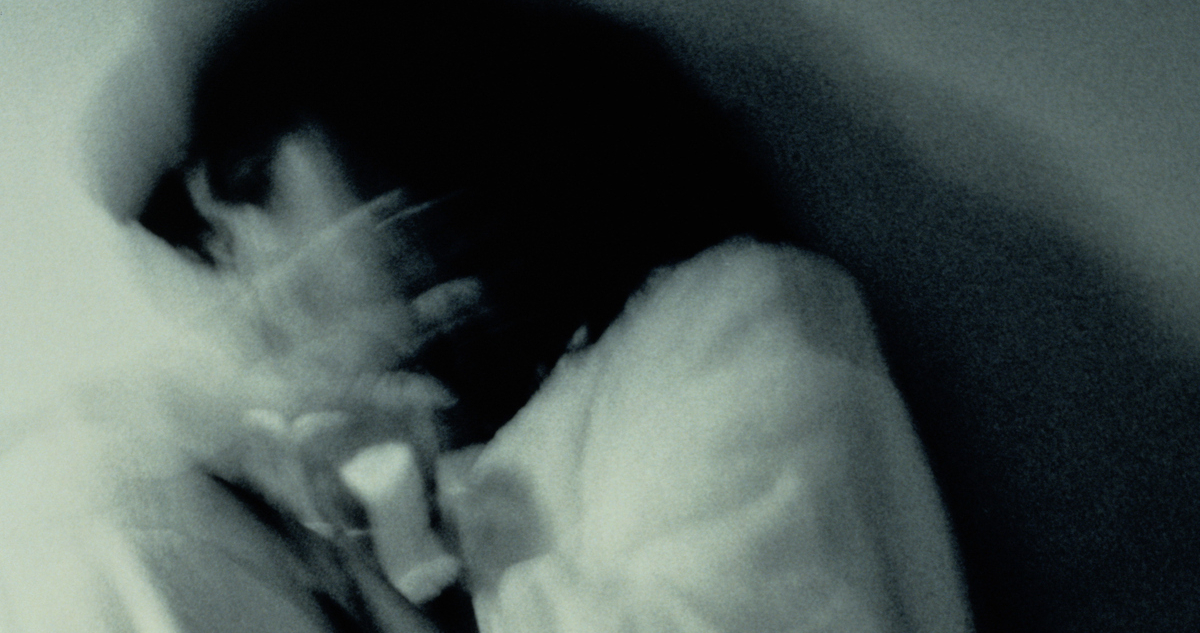 bántalmazás, menekülés, erőszak - Gyerekszoba bántalmazás, menekülés, erőszak