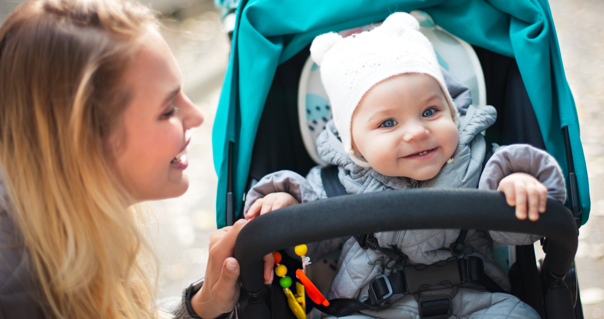 anya és baba babakocsiban - Gyerekszoba anya és baba babakocsiban