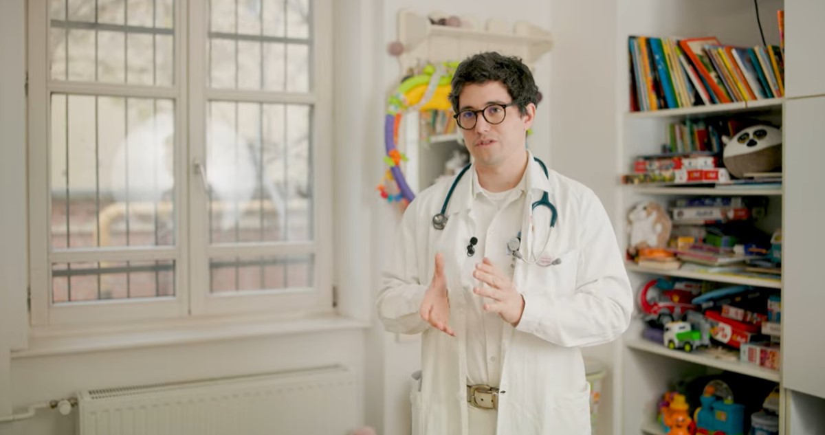 Dr. Farkas Ferenc Balázs – Fotó: Videórészlet – K&H gyógyvarázs/YouTube