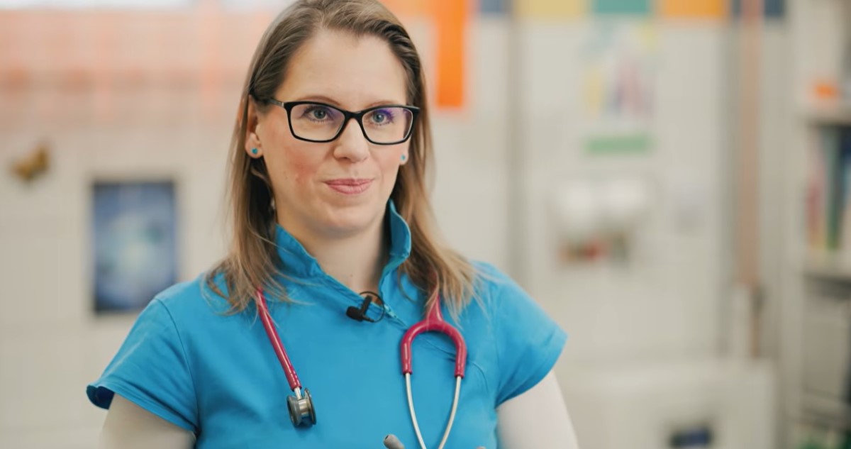 Plásztánné Dr. Kovács Krisztina - Fotó: Videórészlet - K&H gyógyvarázs/YouTube