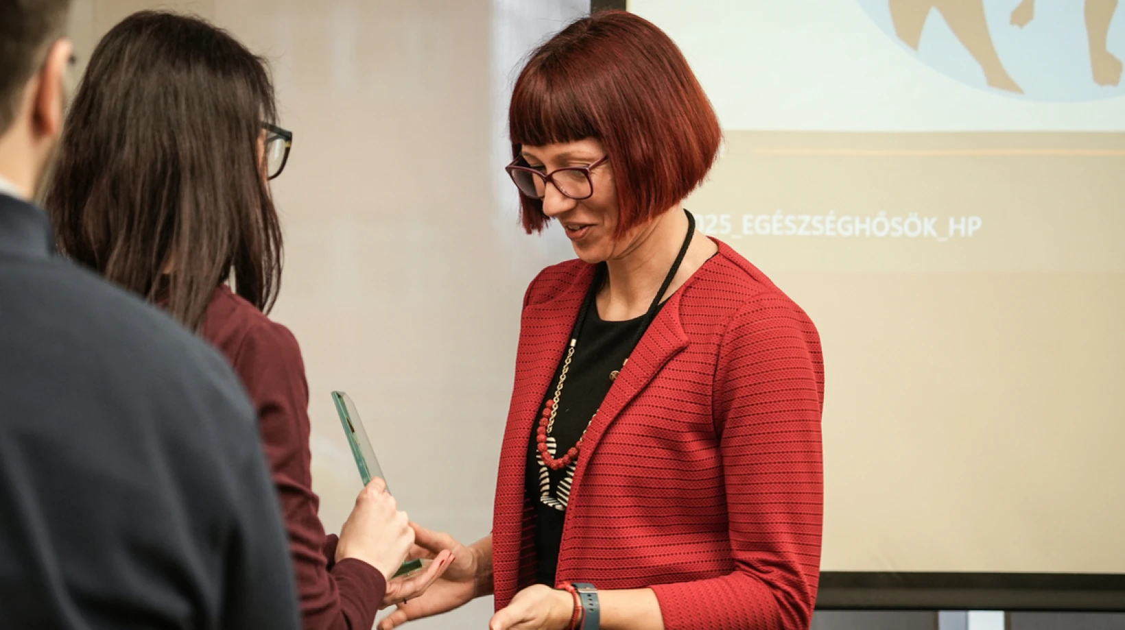 Matos Lívia díjazott és Perl Kitti, a HáziPatika újságíró-szerkesztője