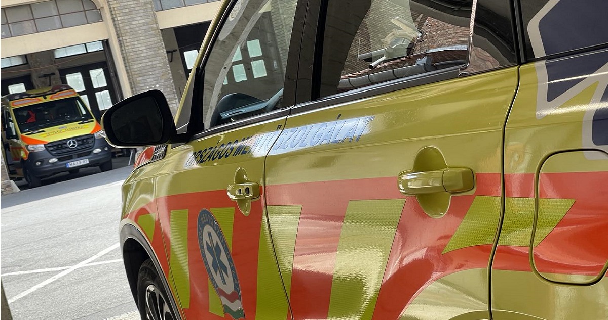 mentosok segitsegnyujtasa - Gyerekszoba Mentőautó