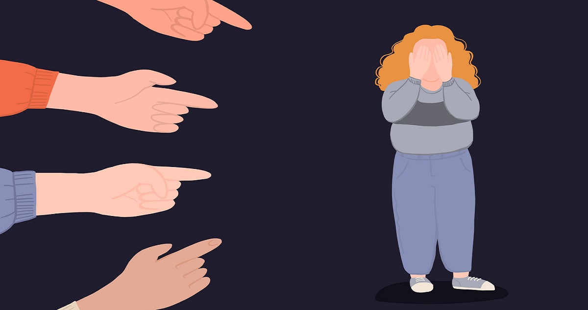 Csúfolódás miatt változtatott vezetéknevet egy család három gyereke - Gyerekszoba Síró gyereket csúfolnak, ujjal mutogatnak rá