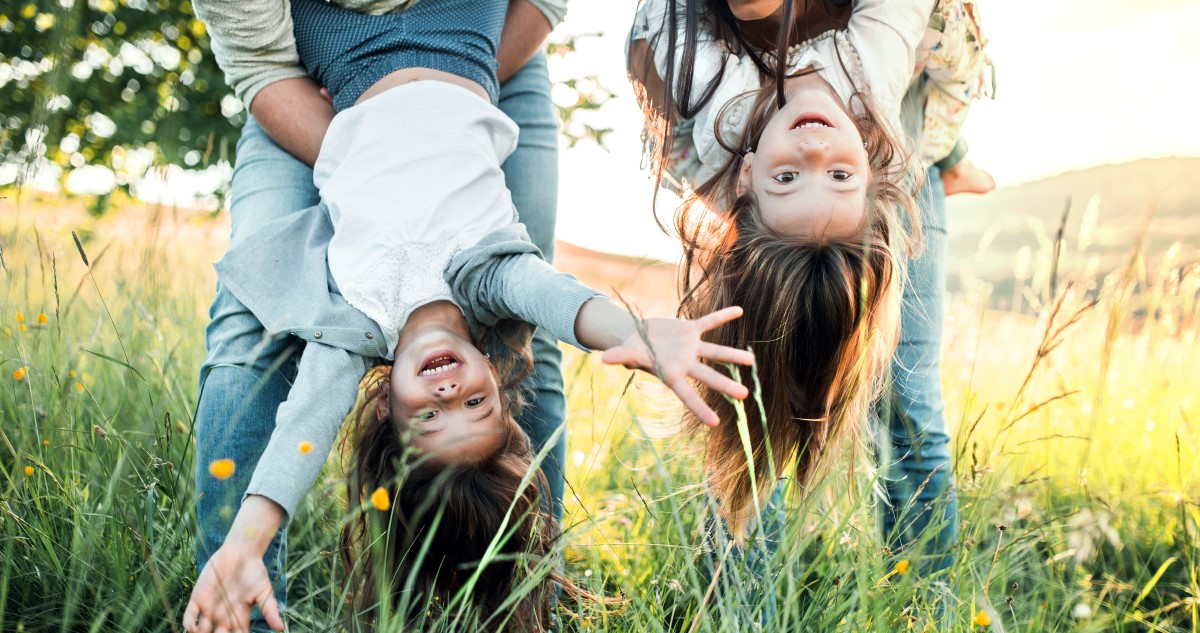 család a szabadban réten