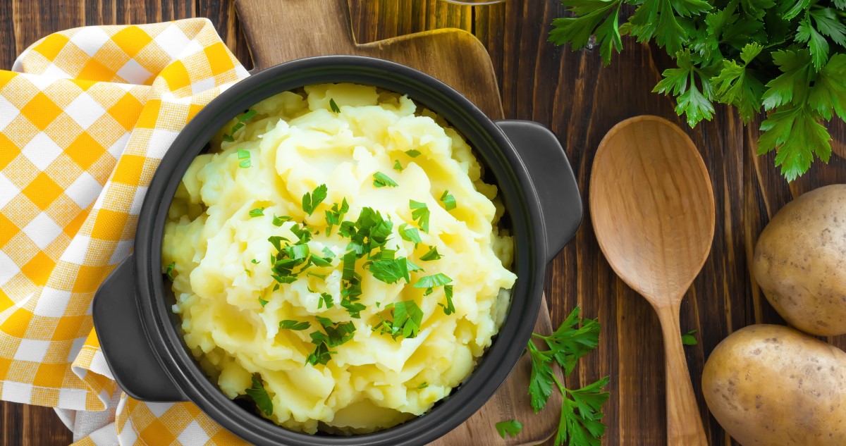 krumplipüré zöldfűszerrel megszórva