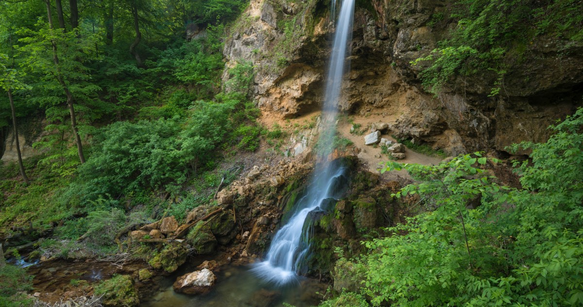 Lilafüred vízesés