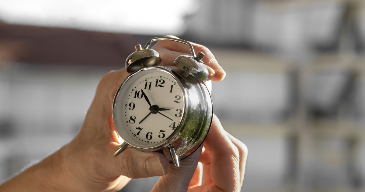 óra átállítása 3 órára