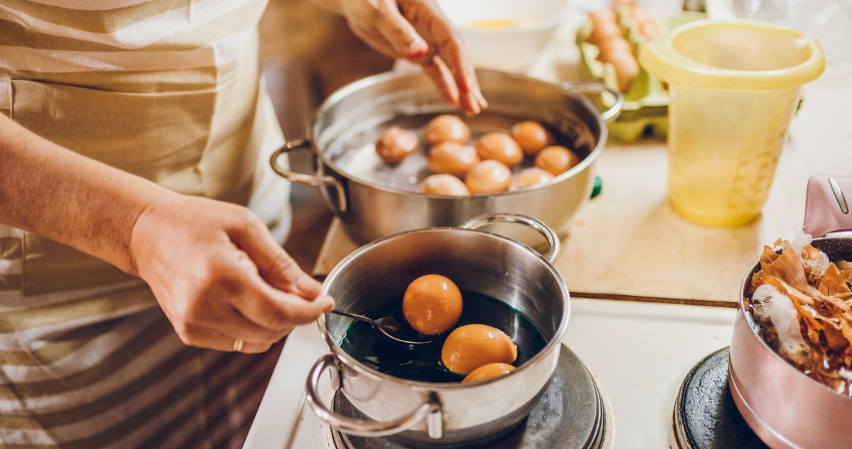 tojásfestés lábasban