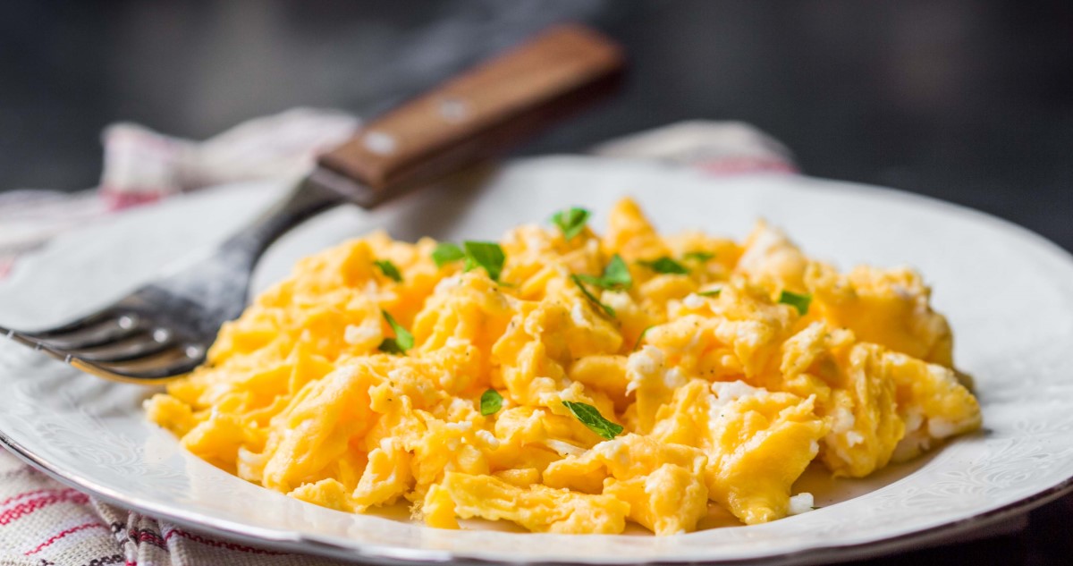 tojasrantotta - Gyerekszoba tojásrántotta tányéron