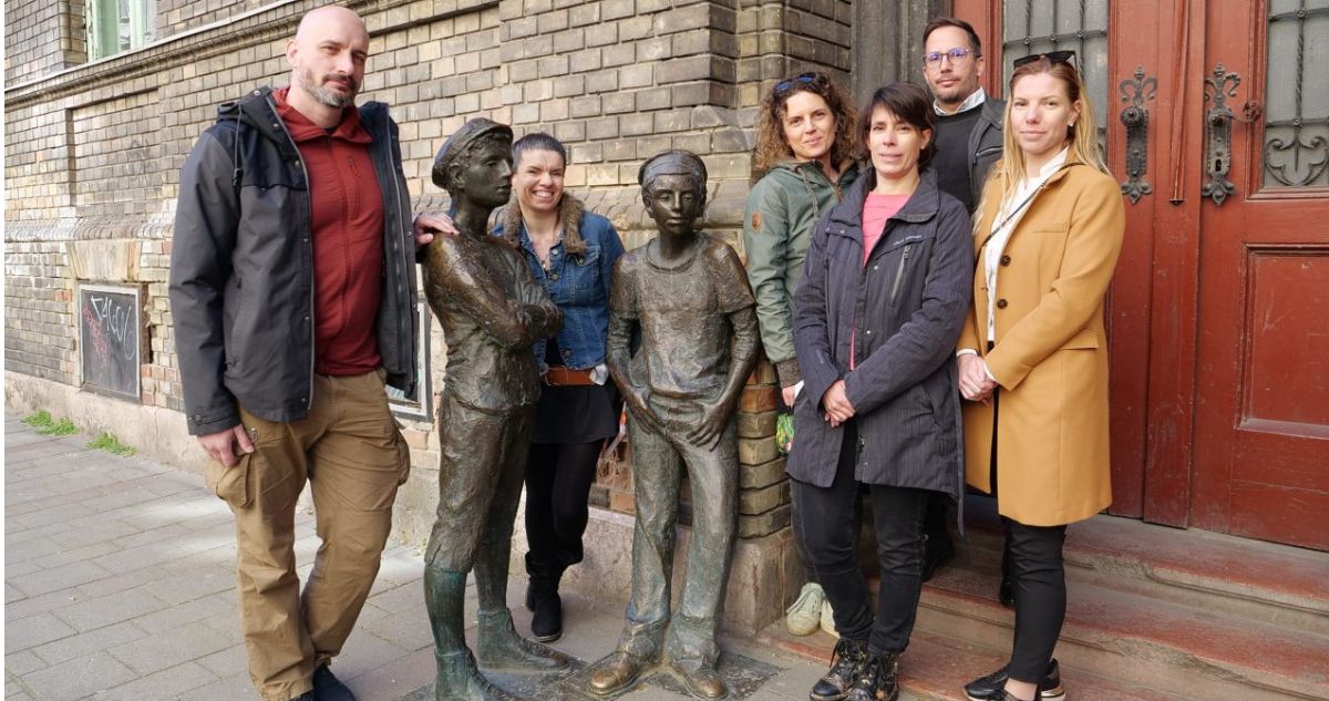 Falakon Túl Munkacsoport: Bárnai Árpád, Fellegi Borbála, Ivány Borbála, Jánoskúti Boglárka, Pető Attila és Paulusz Bogáta [balról jobbra]