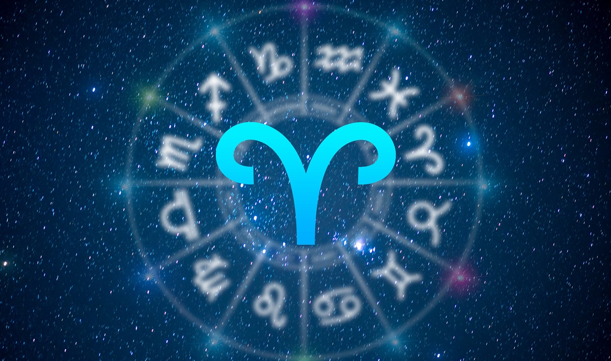 horoszkóp ábra állatövi jegyekkel, középen a Kos csillagjegy