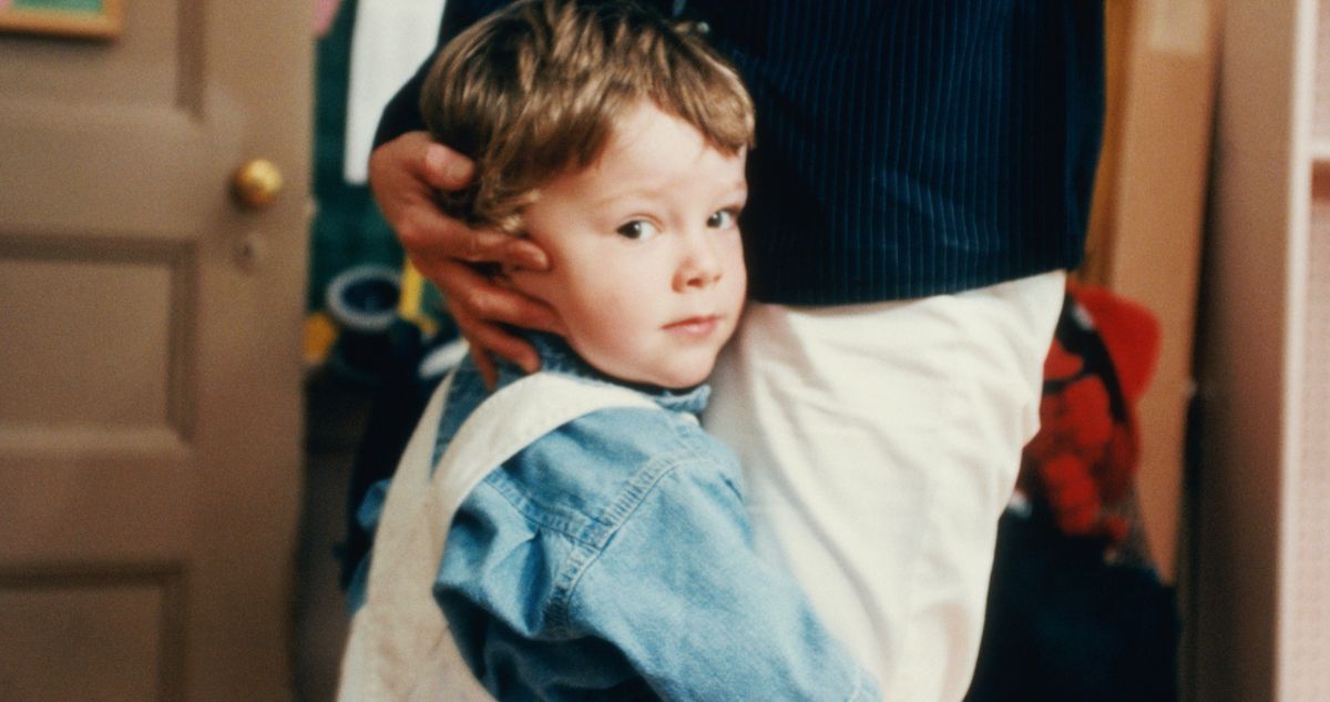 A féltés normális, de a túlféltés árt a gyerekeknek