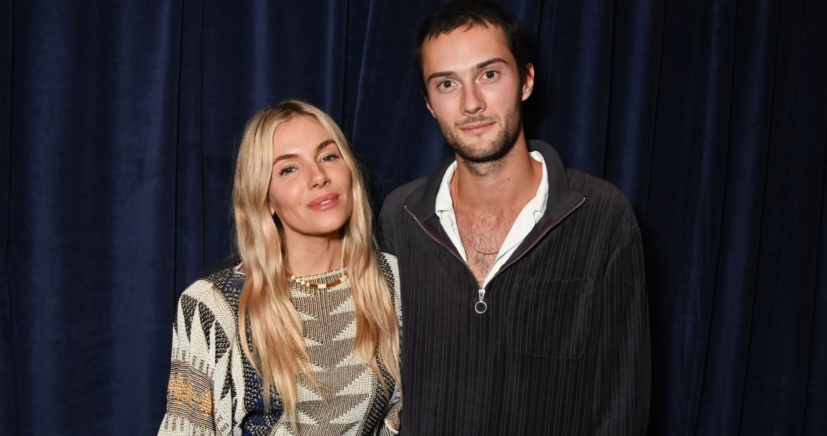 Sienna Miller és párja, Oli Green 2024 októberében.